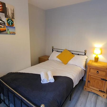Contractors, City Centre, Parking, 3 Double Rooms, Netflix, Cosy! Coventry Exterior photo